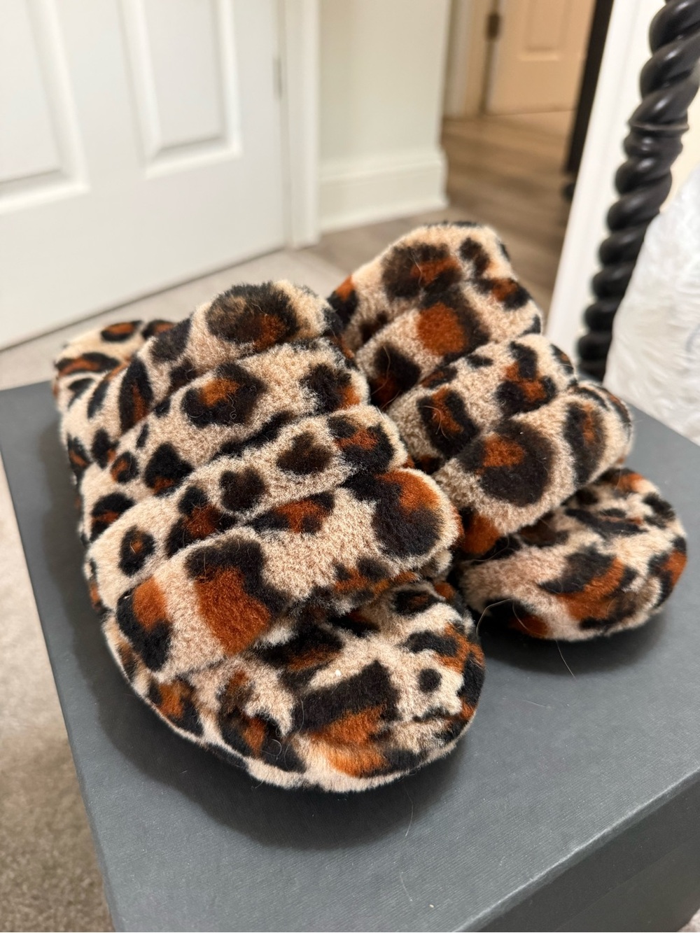 UGG Fluff Yeah Leopard Cheetah Slippers SIZE 8